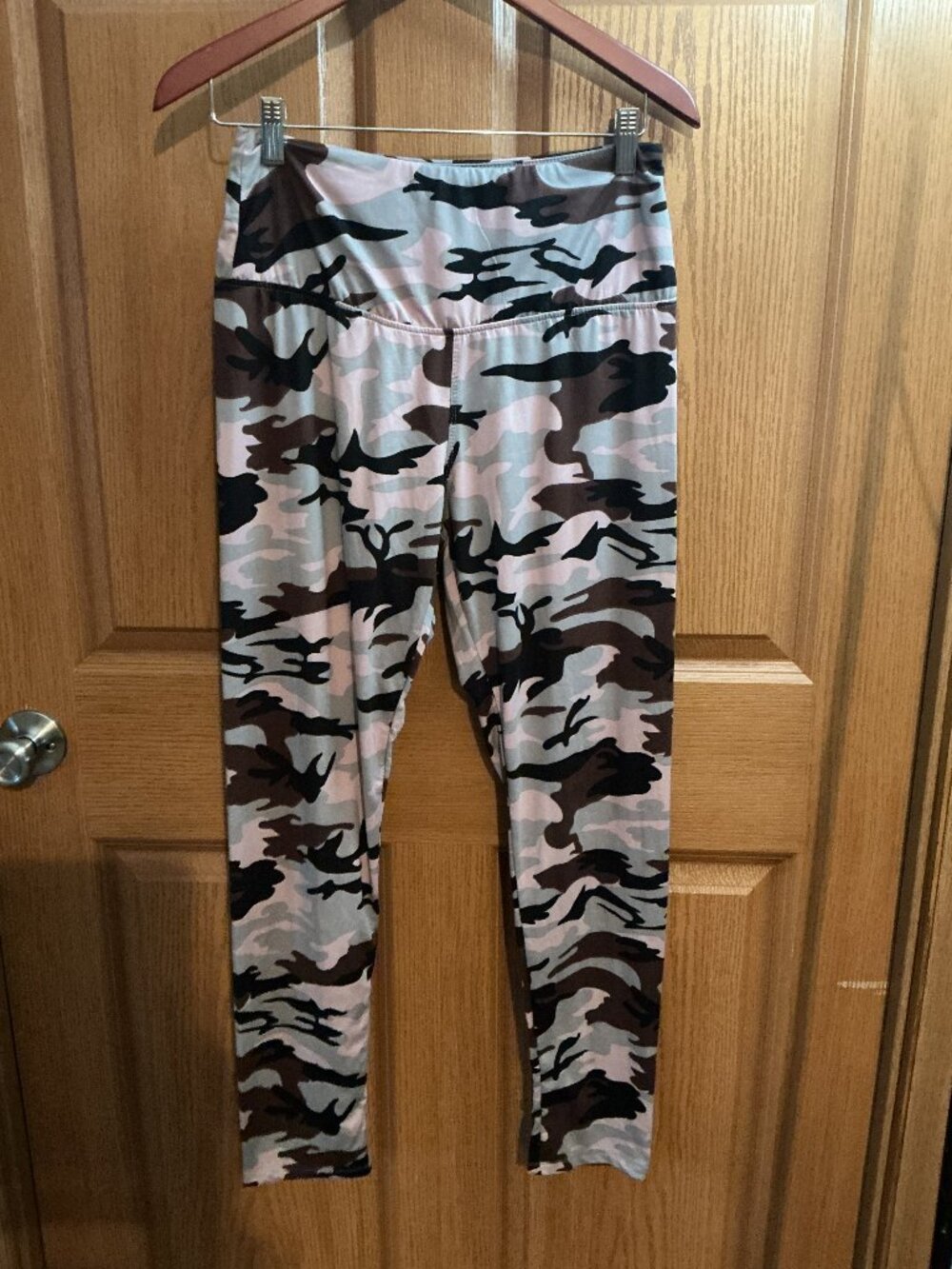 Hot Kiss Camo Leggings